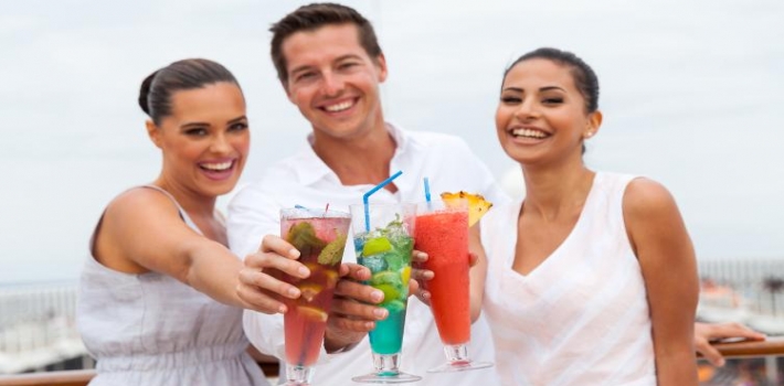 Grupo single de vacaciones con Solteros Viajeros Ventajas de reservar tus vacaciones con Solteros Viajeros
